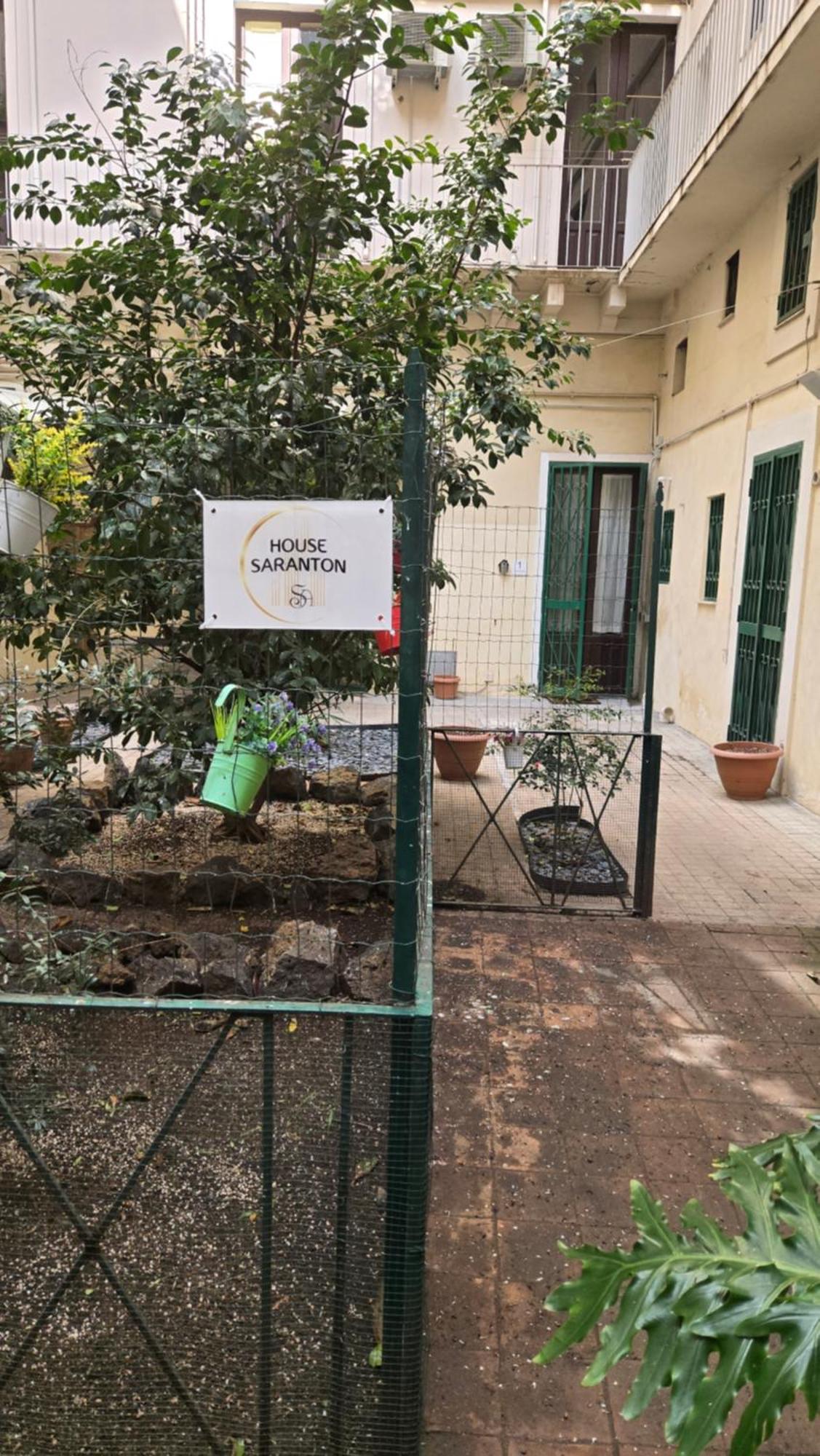 ホテル Saranton House カターニア エクステリア 写真